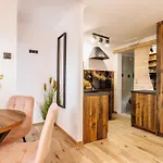 Dom Gościnny Marta - Pokoje, Apartamenty, * Krynica Morska